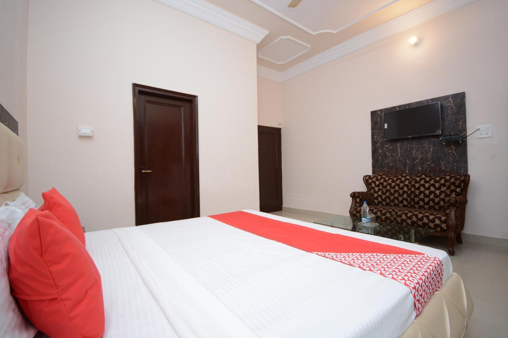 Hotel Asia Palace Pathānkot Eksteriør billede